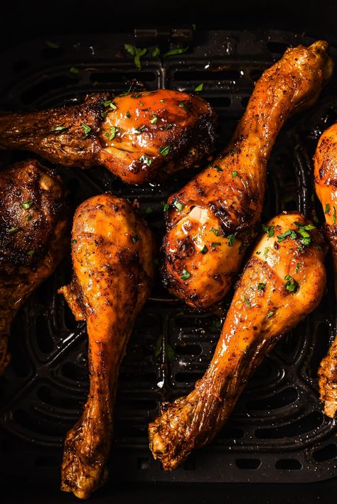 An overhead view of cooked chicken legs in the air fryer. Chicken Legs In Air Fryer, Air Fryer Cod Recipe, Air Fryer Cod, Chicken Thighs With Potatoes, Grilled Chicken Legs, Easy Coleslaw, Coleslaw Recipe Easy, Air Fryer Chicken Tenders, Delicious Chicken Dinners