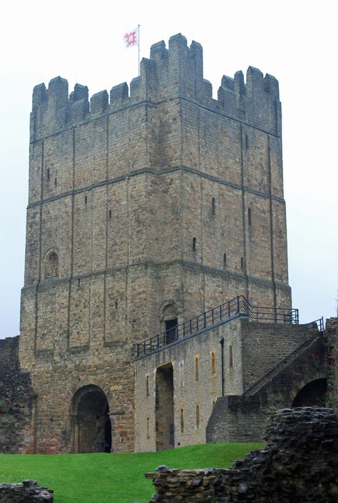 Richmond Castle, Vila Medieval, British Castles, Chateau Medieval, English Castles, William The Conqueror, Yorkshire Uk, Castle Ruins, Castle House