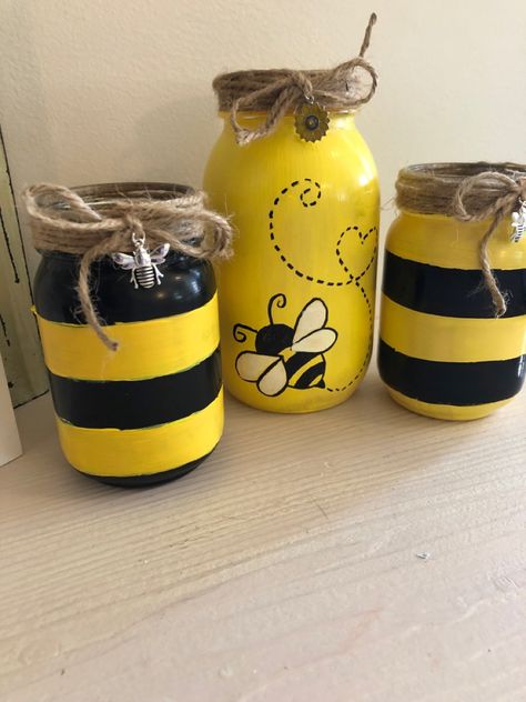 Honey Jar Decoration, Honey Pot Painting, Paint For Glass, Bee Pot, Patio Paint, Bee Ideas, Minimalist Canvas Art, Black Bird Tattoo, Honey Bottles