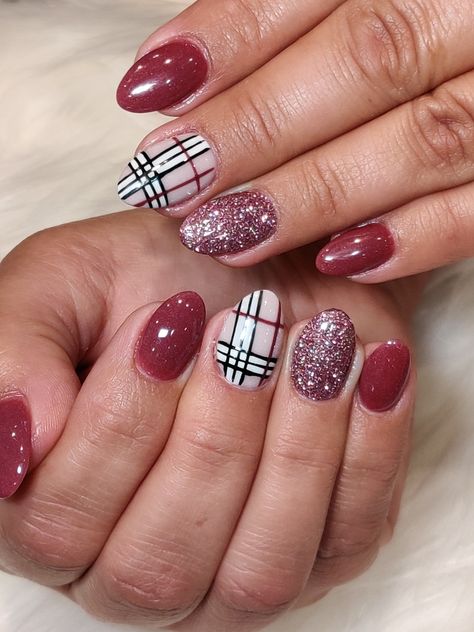 Nails With Dip Powder, Plaid Christmas Nails, Fall Plaid Nails, Diy Nail Glue, Plaid Nail Designs, Biab Nails, Diy Nail Art Tools, Almond Press On Nails, 2023 Nails