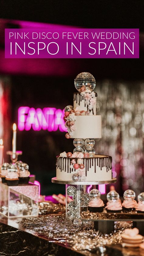 Pink Disco Fever Wedding Inspo in Spain #pinkwedding #discowedding #spainwedding #weddingcake Disco Party Cake Table, Disco Ball Wedding Cake Topper, Disco Cake Table, Glitter Ball Cake, Disco Table Decorations, Drip Wedding Cake, Wedding Contemporary, Disco Ball Wedding, Disco Cake