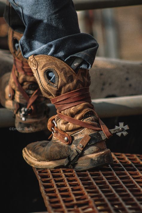 Photo by Emelie Ballenger, Candid Western Photographer. Instagram: emelie.claire Midnight Cowboy, Cowboy Aesthetic, Photographer Instagram, Out Of The Closet, Cowboy Outfits, Cool Gear, Fashion Project, Character Outfits, Fallout