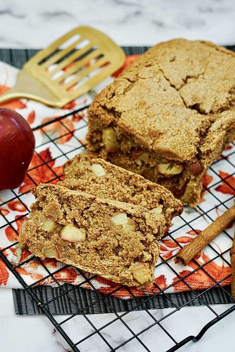 How to make an easy apple pie bread with a cake mix. This is a semi homemade fall dessert that's easy to make. You can also make it as muffins. This uses applesauce and a cake mix, so it's very simple to make. My kids liked making cake mix quick breads when they were learning to cook. I used a spice cake mix, but you can use a yellow cake or white cake. I have directions for modifying by adding extra spices in my easy apple bread from cake mix recipe. I also have some tips and… Cake Mix Apple Bread, Easy Apple Pie Bread, Applesauce Spice Cake, Breads Recipes, Apple Pie Bread, Butter Pecan Cake, Easy Apple Pie, Yummy Fall Recipes, Spice Cake Mix