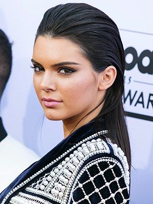 Hair Slicked Back, Back Female, Middle Aged Women Hairstyles, Wedge Hairstyles, Sleek Hair, Bouffant Hair, Asymmetrical Hairstyles, Hairstyles With Glasses, Shoulder Hair