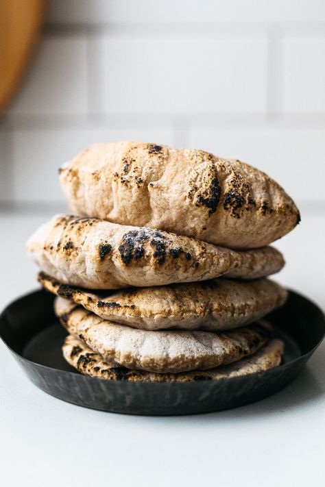 HOMEMADE GLUTEN-FREE PITA BREAD (VEGAN TOO!) | dolly and oatmeal Vegan Pie Crust Recipe, Gluten Free Pita Bread, Gluten Free Pita, Vegan Pie Crust, Pita Bread Recipe, Pitta Bread, Vegan Pie, Baking Stone, Homemade Gluten Free