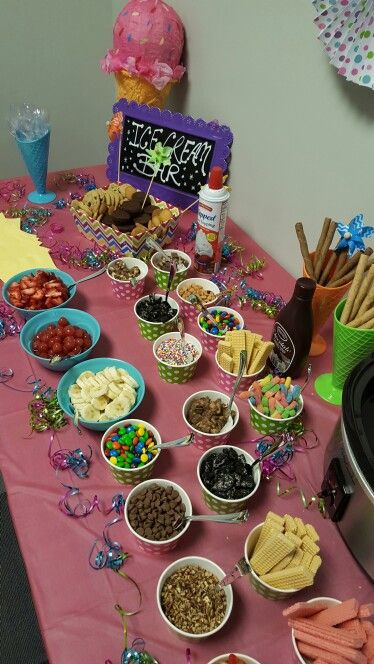 Ice Cream Sleepover Ideas, Ice Cream Dessert Table Ideas, Birthday Ice Cream Bar Ideas, Ice Cream Toppings Bar Sundae Party, I’ve Cream Bar Ideas, I E Cream Sundae Bar, Home Ice Cream Bar, Ice Cream Sundae Bar Ideas For Kids, Toppings For Ice Cream Bar