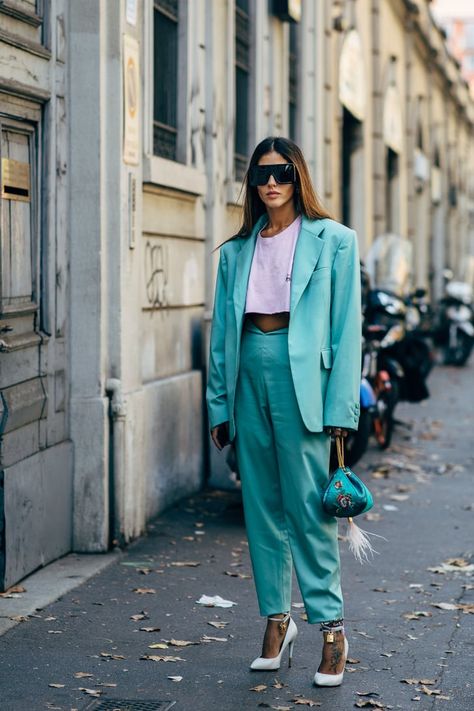 Day 5 Turquoise Outfit, Style Fall Outfits, Turquoise Clothes, Turquoise Fashion, Street Style Fall, Style Parisienne, Milan Fashion Week Street Style, Street Style Fall Outfits, Giovanna Battaglia