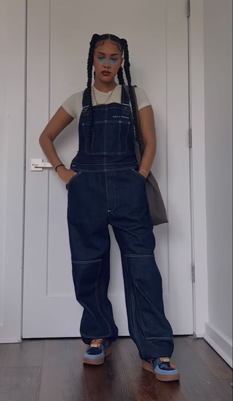 Overalls Outfit Summer Black Women, Overalls Outfit Streetwear, Overalls 90s Outfit, Gen Z Work Outfit, Overall Outfit Ideas, Baggy Overalls Outfit, Overalls Outfit Spring, 90s Overalls Outfit, Cute Overall Outfits