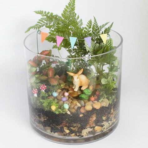 Themed Terrarium Ideas, Themed Terrarium, Easter Terrarium, Air Garden, Terrarium Ideas, Decoration Easter, Hee Hee, Easter Spring, Terrarium