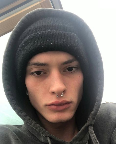 Boys With Piercings, Septum Piercing Men, Septum Nose Piercing, Eboy Aesthetic, 2000s Aesthetic, Guys Clothing Styles, Boy Pictures, Septum Piercing, Body Modifications