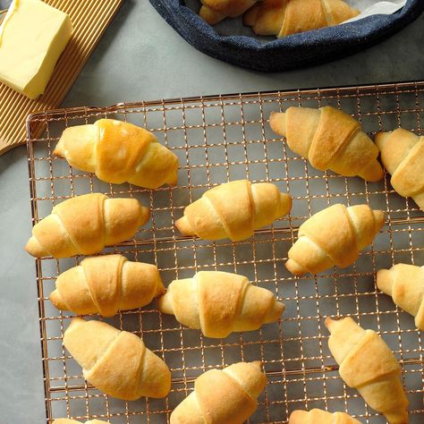 Flaky Butterhorn Rolls Butterhorn Rolls Recipe, Butterhorn Rolls, Scone Recipes, Dinner Roll, Homemade Breads, Homemade Rolls, Yeast Breads, Dinner Rolls Recipe, Homemade Apple Pies