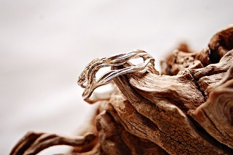 Tree ring on Behance Ring Tree, Hollow Ring, Tree Ring, Tree Rings, Jewelry Photography, Olive Tree, Product Design, Wedding Ring, Still Life