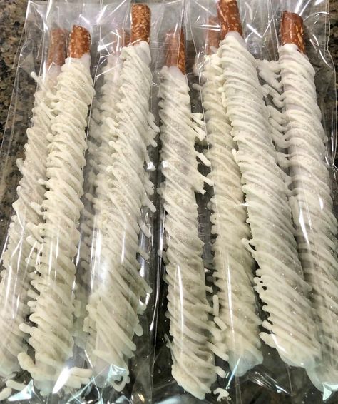 White Chocolate Pretzel Party Favors Silver or Gold Sprinkles - Etsy Easter Pretzels, Chocolate Pretzels Sticks, Pretzel Party, Birthday Wonderland, Easter Pretzel, Bachelorette Cupcakes, Bridal Shower Chocolate, Chocolate Pretzel Rods, Silver Sprinkles