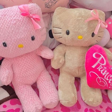 Hello Kitty Build A Bear, Build A Bear Outfits, Homemade Bows, Kitty Clothes, Charmmy Kitty, Hello Kitty Clothes, Melody Hello Kitty, Hello Kitty Nails, Pink Hello Kitty