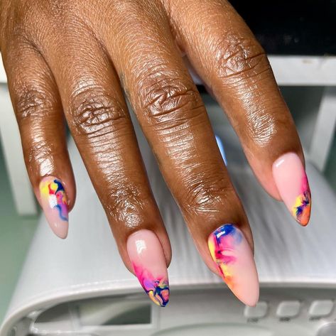 ATL APRÉS GEL-X PRO on Instagram: “A tip on how to get this look... use blooming gel 😉” Weird Nail Designs, Weird Nail Art, Blooming Gel Nails, Nail Polish Ideas Easy, Easy Nail Polish, Blooming Gel, Minimal Nails Art, Dot Nail Art, October Nails