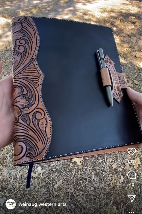 Leather Pyrography Ideas, Tooled Leather Notebook Cover, Leather Work Projects, Leather Design Pattern, Diy Leather Gifts, Diy Leather Working, Handmade Leather Work, Leather Working Projects, Leather Padfolio