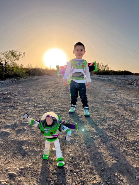 Toy Story Themed Photo Shoot, Two Infinity And Beyond Photo Shoot, Buzz Lightyear Photoshoot, Toy Story Picture Ideas, Toy Story Photo Shoot Ideas, Toy Story Photoshoot, 2nd Birthday Photography, Toy Story Pictures, Two Fast Two Furious