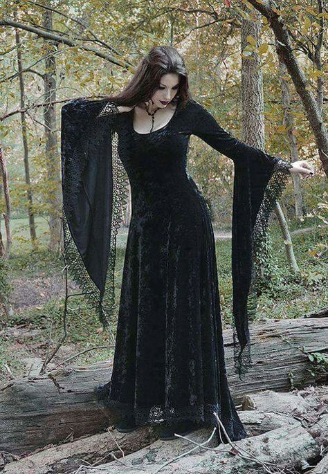 Halloween Wedding Dresses, Estilo Hippy, Gothic Wedding Dress, Goth Wedding, Romantic Goth, Victorian Goth, Gothic Clothes, Goth Dress, Gothic Wedding