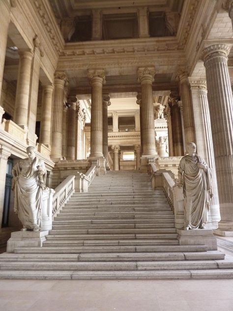 Bruxelles - Palais de Justice. Palace of Justice in Brussels. The Cicero's welcome by Michel Guyot. Palace Of Justice, Light Acadamia, Architecture Baroque, Architecture Antique, Light Academia Aesthetic, Baroque Architecture, Brussels Belgium, Classical Architecture, Architecture Old