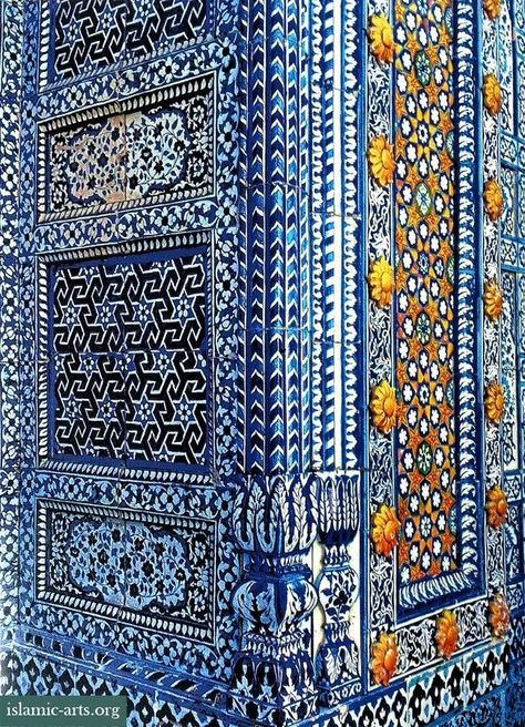 Shrine of Sachal Sarmast in Sindh, Pakistan Sachal Sarmast, Islamic Style, Eight Pointed Star, Art Chinois, Mughal Art, Art Tiles, Carpet Texture, Underground Cities, Islamic Patterns