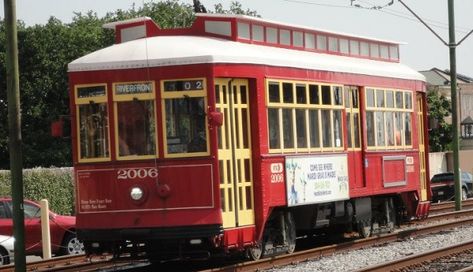 New Orleans Streetcars | How to Ride the Trolley St Charles Line to Garden District (Washington Street) for Halloween houses!) New Orleans Halloween, New Orleans Garden District, Halloween Houses, New Orleans Vacation, Natchez Trace, Garden District, Washington Street, St Charles, Crescent City