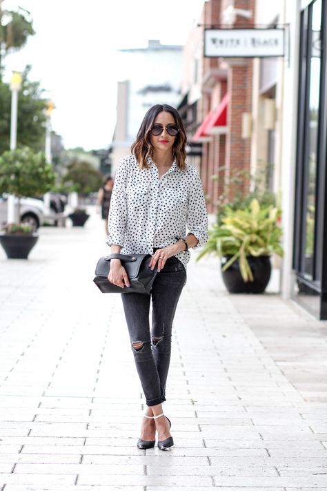 Black Polka Dot Top Outfit, Daytime Fashion, Houston Style, Mode Tips, Houston Fashion, Blazer Outfit, Polka Dot Shirt, Style Blogger, T Shirt And Jeans