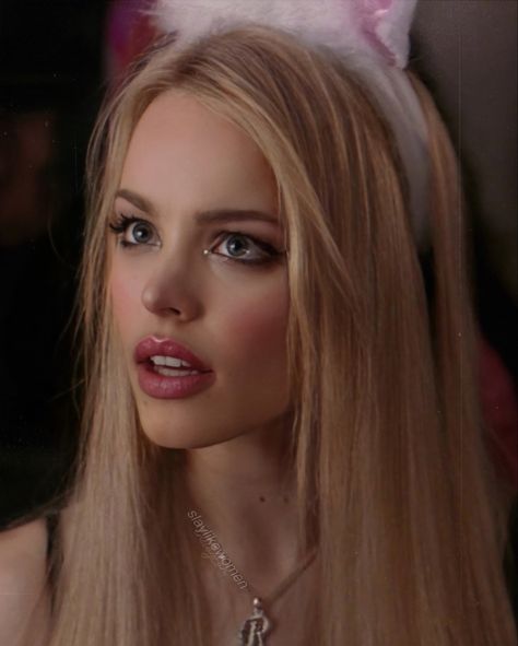 Rachel McAdams Mean Girls Rachel Mcadams Icons, Rachel Mcadams Blonde, Rachel Mcadams Mean Girls, Rachel Mcadams Hair, Mean Girls Movie, Movie Makeup, Beauty Makeup Photography, Regina George, Blonde Hair Looks