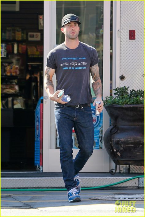 Fa😘😘😘😘😘 Adam Levine Style, Boho Men Style, Husband Clothes, James Dean Photos, Adam Style, Boho Men, Athletic Body, Double Denim, Adam Levine