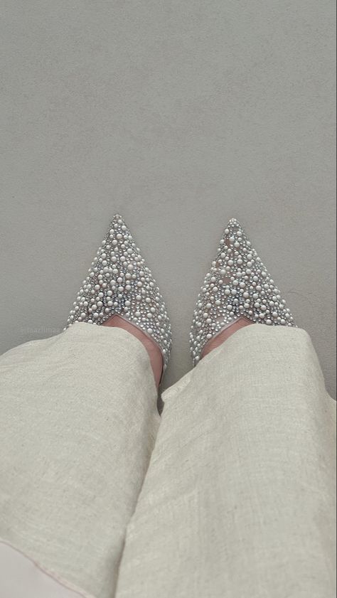 Heel inspo, sparkle , beiege Beige Aesthetics, Aesthetic Heels, Food Doctor, Middle Eastern Art, Girly Fits, Shein Shoes, Shoes Outfit Fashion, Framed Wallpaper, Eastern Art