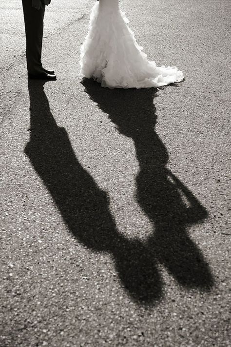 Shadow Heart, Wedding Fotos, Photography Studios, Foto Tips, Wedding Engagement Photos, Photo Couple, Jolie Photo, Wedding Photo Inspiration, Wedding Shots