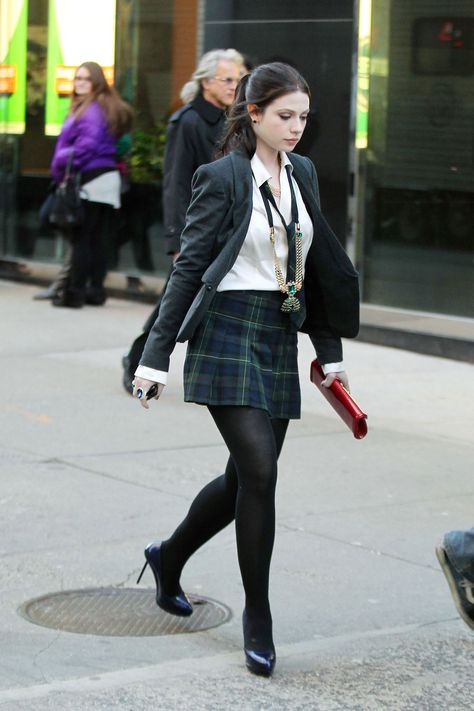 Georgina Sparks Outfits, Teen Fashion Outfits Winter, Dawn Summers, Serena Van Der Woodsen Style, 2010's Fashion, Harriet The Spy, Georgina Sparks, Skirt School, Academia School