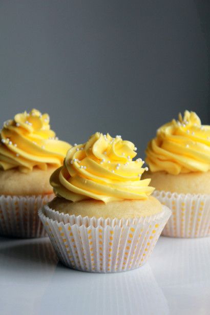 Dream Cupcakes, Yellow Frosting, Recipes Cupcakes, Lemon Cupcake, Lemon Buttercream Frosting, Princess Cupcake, Cakes To Make, Happy Colours, Lemon Buttercream