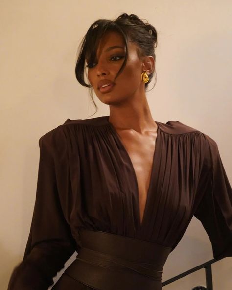 "Wispy Bangs" Is the Chic Hair Trend Taking Over This Spring | Who What Wear Jasmin Tookes, Tan Maxi Dress, Dress With Waist Belt, Foto Art, Summer Weddings, Brown Skin, Hairstyles With Bangs, Belt Size, Waist Belt