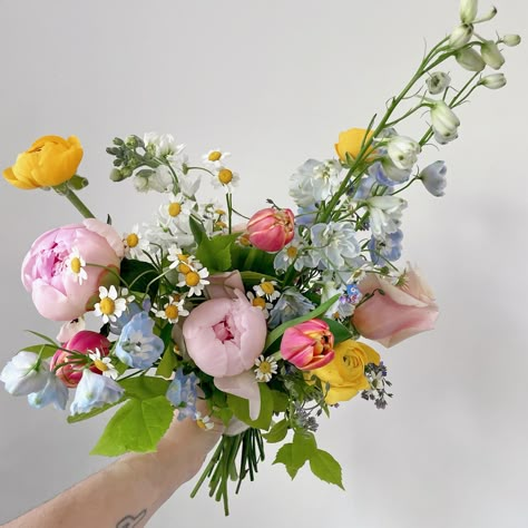 Backyard micro-wedding bouquet 👌👌👌I’m just sad I got to miss those peonies opening up. We’re gearing for a productive week with deliveries, calls with our upcoming brides and scheduling those subscription order deliveries. PSA - if you haven’t yet - change up that water from your Mother’s Day arrangements!! 😊 Backyard Wedding Flowers, Peonies Bouquet Wedding, Bridal Bouquet Peonies, Boquette Flowers, Garden Birthday, Wedding Flowers Summer, Hand Bouquet, Spring Bouquet, Peonies Bouquet