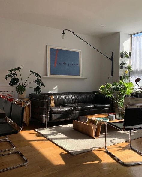 need on Twitter Black Leather Couch Living Room, Italy Life, Black Leather Couch, Leather Couches Living Room, Tower Apartment, Aesthetic Living Room, Interior Minimalista, Mid Century Modern Living Room, Future Apartment