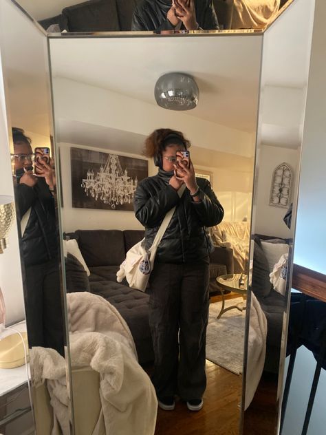 @goldeenlee on ig messenger bag outfits Messenger Bag Outfit Aesthetic, Messenger Bag With Pins, Aesthetic Messenger Bag, Messenger Bag Aesthetic, Messenger Bag Outfit, Messanger Bag, College Fits, Bag Outfit, Canvas Messenger Bag