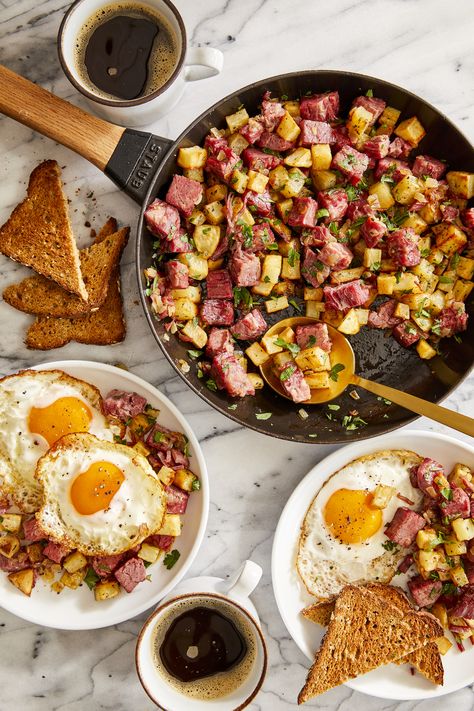 Corned Beef Hash Corned Beef Breakfast, Damn Delicious Recipes, Modern Bar Design, Corned Beef Hash Recipe, Bar Design Ideas, Hash Recipe, Corned Beef Recipes, Corned Beef Hash, Beef Hash