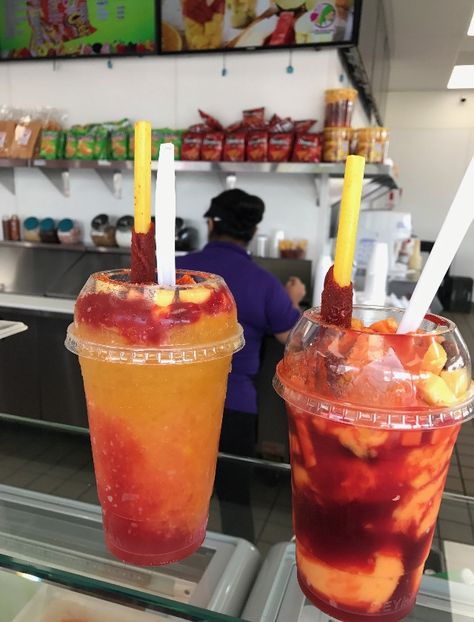 Delicious refreshing Mexican style chamangos for your craving Mango Chamoy, Junk Foods, Mexican Snacks, Spicy Snacks, Food Drinks Dessert, Fruit Drinks, Mexican Style, Dessert Drinks, Mexican Dishes