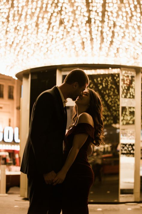 Las Vegas Engagement Photos Ideas, Welcome To Las Vegas Sign Poses, Las Vegas Sign Poses, Downtown Las Vegas Photoshoot, Downtown Las Vegas Engagement Photos, Vegas Wedding Photos, Hotel Light, Old Vegas, Vegas Hotel