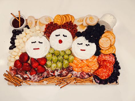 Sanderson sisters charcuterie board… need I say more?? Sanderson Charcuterie Board, Sanderson Sister Charcuterie Board, Cozy Pics, Sanderson Sisters, Fall Inspo, Halloween Food, Halloween 2024, Say More, Charcuterie Board