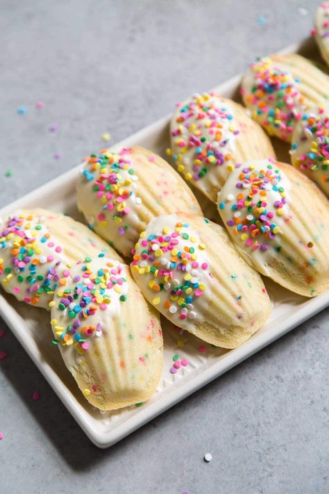 Birthday Madeleines - The Little Epicurean Birthday Madeleines, Madeline Cookies Recipe, Madeleine Cake, Madeline Cookies, Madeleine Recipe, Resepi Biskut, Madeleine Cookie, Vanilla Birthday Cake, Spring Baking