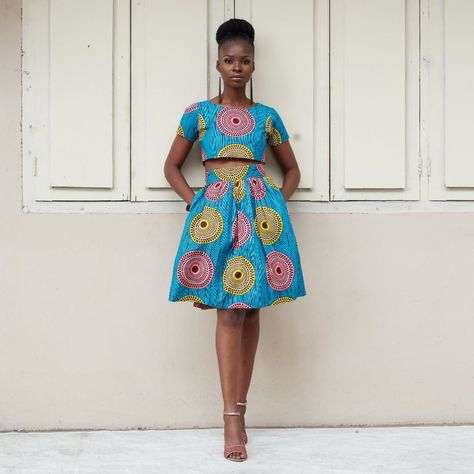 Kitenge Skirts, Robes Wax, Modern African Clothing, Ankara Outfits, Ankara Short, Africa Style, African Tops, African Theme, African Print Tops