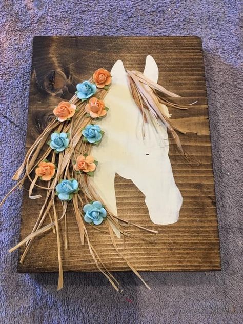 Western Christmas Decorations, Western Crafts, Barn Wood Crafts, Horse Party, Horseshoe Crafts, Horse Birthday, Horse Crafts, Rustic Crafts, Horseshoe Art