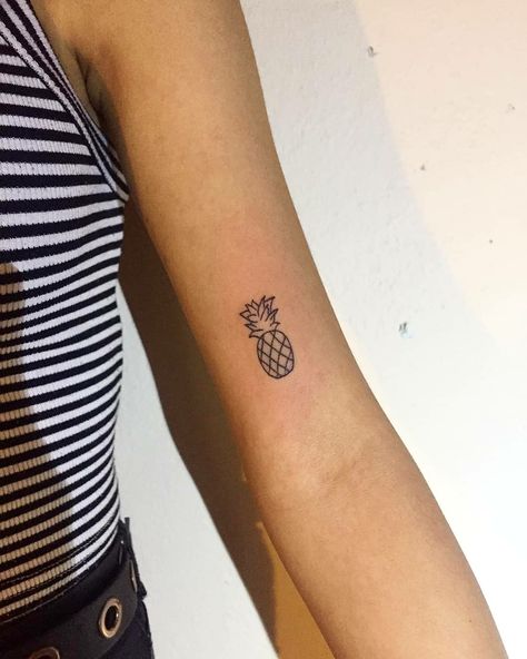 Pineapple Minimalist Tattoo, Pinapple Tattoos Minimalist, Dainty Pineapple Tattoo, Coconut Tattoo Minimalist, Small Pineapple Tattoo, Ivf Tattoo, Psych Tattoo, Tattoo Pineapple, Pineapple Tattoo Ideas