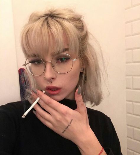 Alt Glasses Aesthetic, Alternative Glasses Frames, Goth Makeup With Glasses, Alt Glasses, Goth With Glasses, Grunge Glasses, Goth Glasses, Bangs Glasses, Punk Tattoos