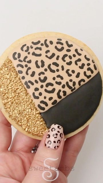 Leopard Print Cookies, Burnt Cookies, Cheetah Party, Leopard Birthday, Beauty Cakes, Makeup Video, Leopard Print Nails, Slime Asmr, Pink Vs