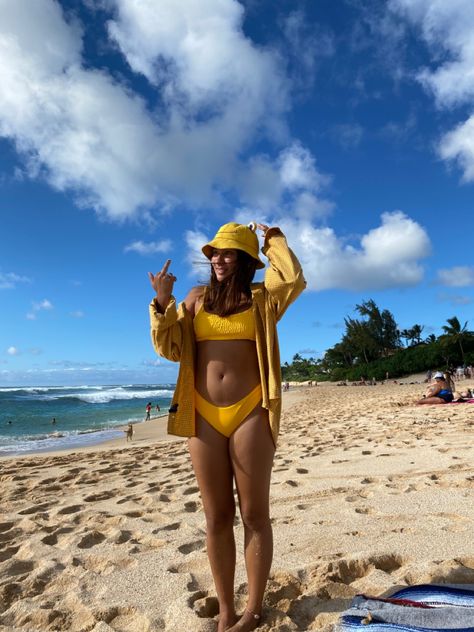 Body Positive Beach Pictures, Mid Size Beach Pictures, Petite Midsize, Swedish Summer, My Yellow, Summer Pics, Summer Poses, Pic Poses, Midsize Outfits