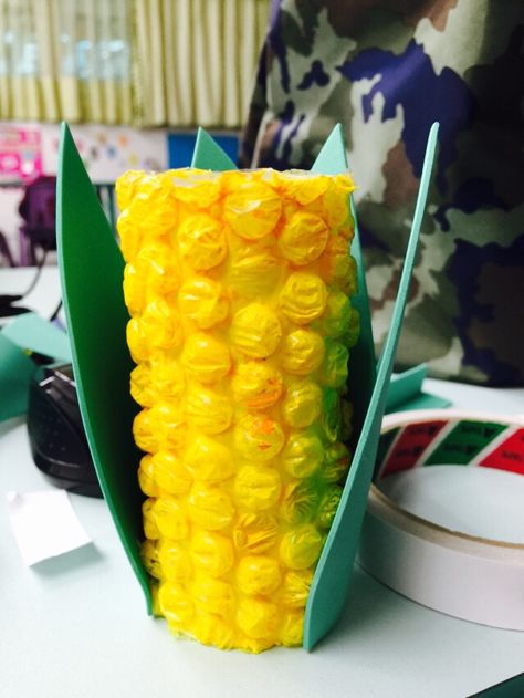 Diy Paper Cornstalks, Corn Projects For Kids, Paper Mache Vegetables, Corn Art And Craft, Corn Diy Crafts, Vegetable Crafts Preschool, Corn On The Cob Craft, Corn Decorations, Corn Crafts