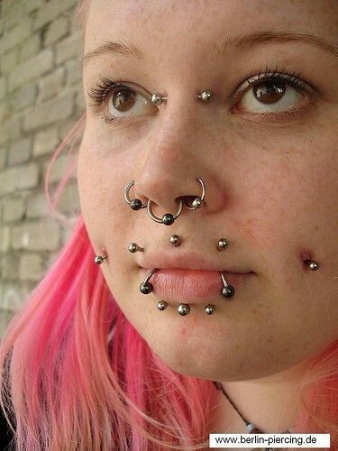 Piercings Crazy Piercings, Different Types Of Piercings, Piercings For Girls, Types Of Piercings, Nose Rings, Ear Rings, Nostril Hoop Ring, Piercings, Berlin