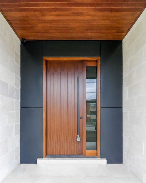 Arista makes a fantastic range of custom-made modern doors for every home style ✨ . 🚪| Single Door with Sidelight 🪵| Sapele Mahogany ✨|… | Instagram Modern Wood Front Door, Door With Sidelight, Foyer Design Ideas, Exterior Doors With Sidelights, Barn Exterior, Entry Door With Sidelights, Stylish Entryway, Single Entry Doors, Waterfall House